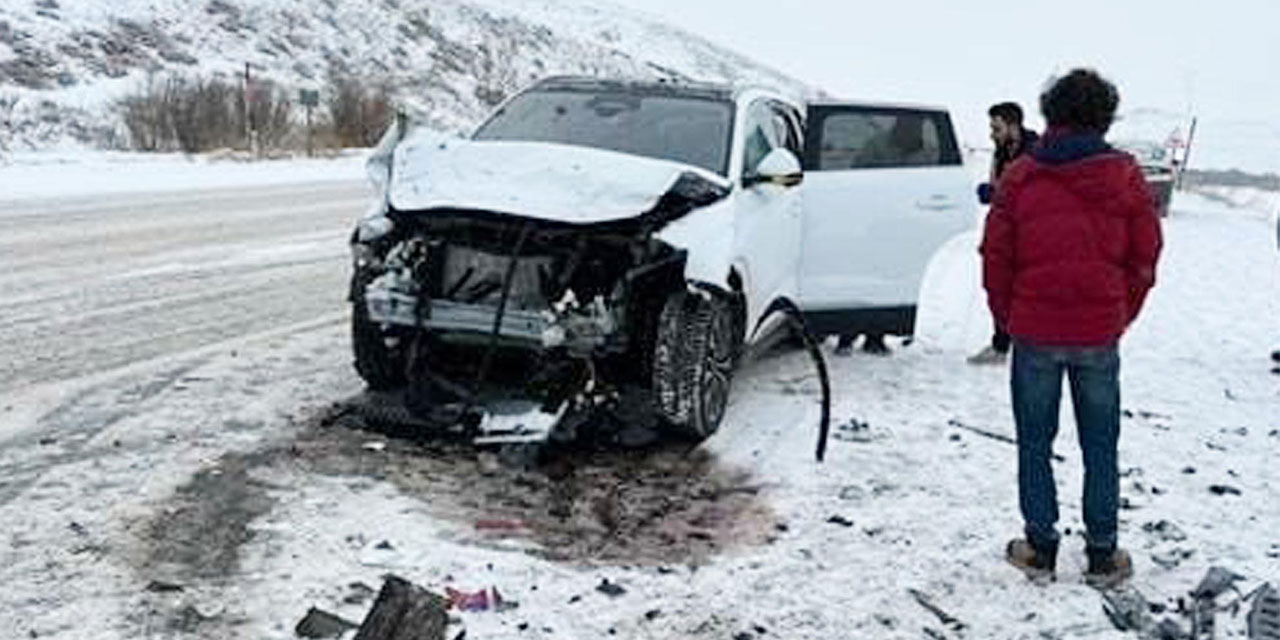 Rize plakalı araç kaza yaptı; 2 ölü, 3 yaralı