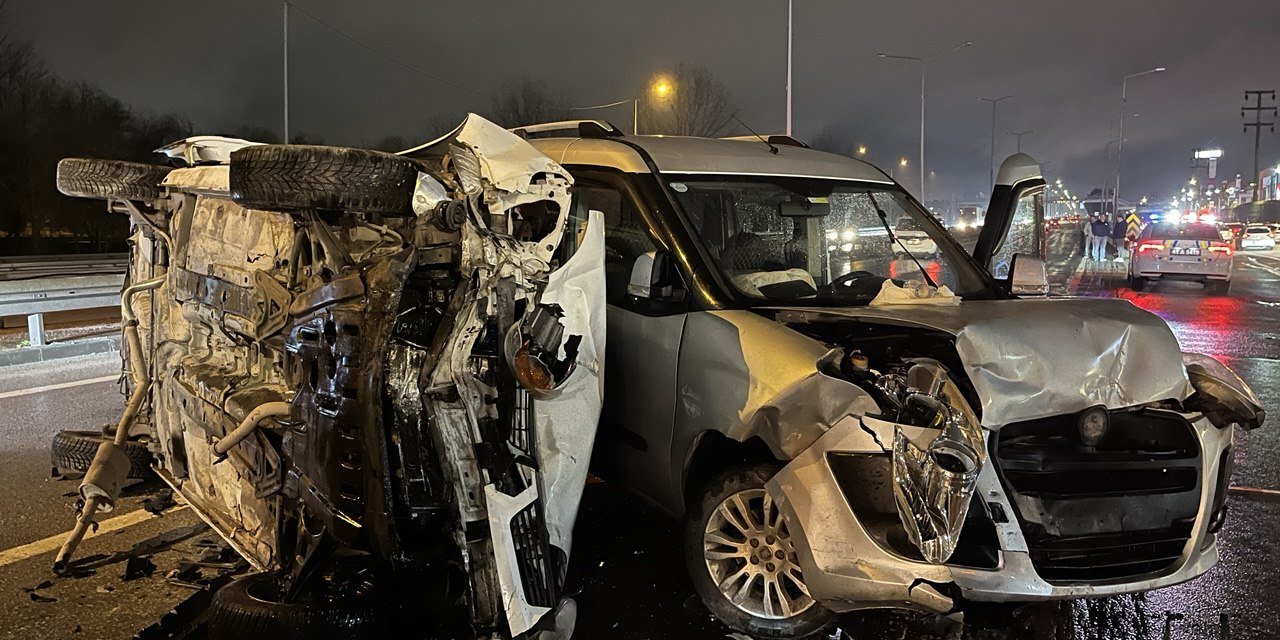 Ters yönde giren alkollü sürücü zincirleme kazaya neden oldu: 4 yaralı