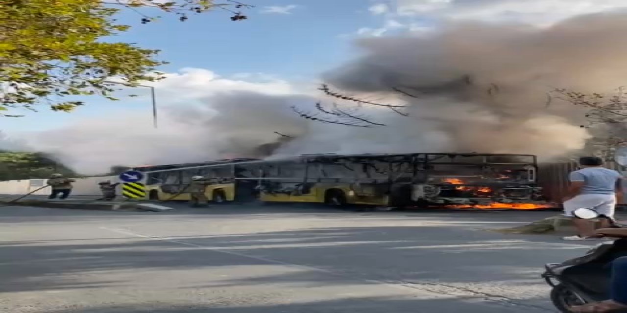(Ek Bilgilerle)-büyükçekmece'de İett Otobüsü Alev Alev Yandı