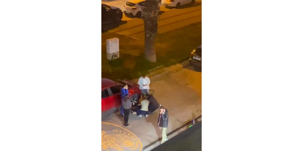 Sırtından bıçaklanan gence vatandaşların yardım anı kamerada; 6 gözaltı