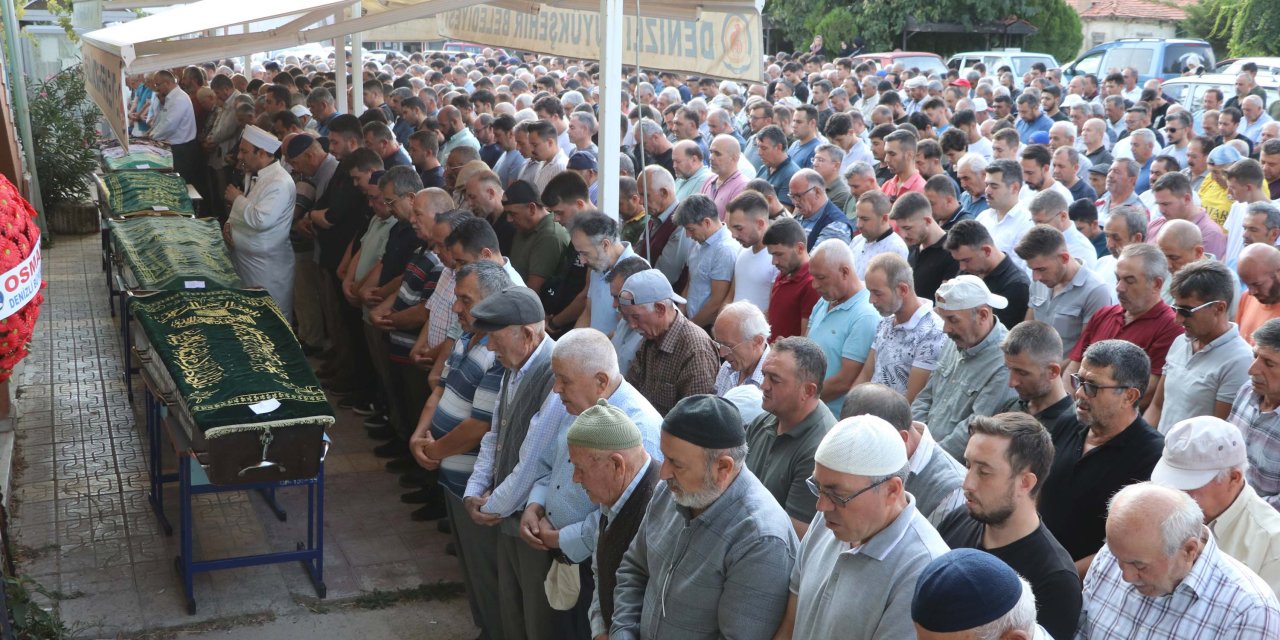 Kazada Ölen 4 Kişilik Mutluluk Ailesi Toprağa Verildi