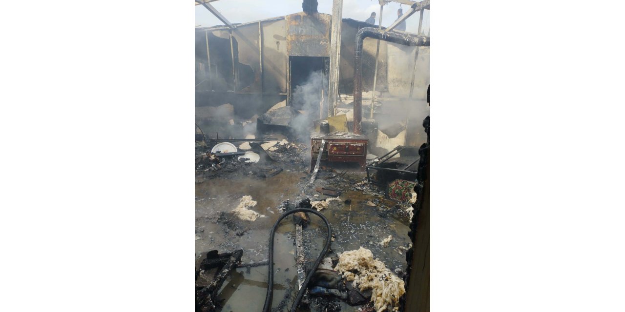 Çanakkale’de çıkan yangında ev kullanılamaz hale geldi