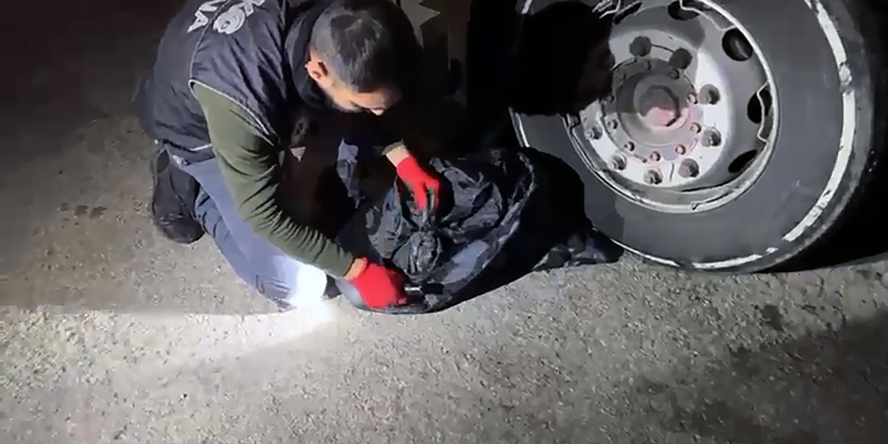 TIR'daki montun cebinde 516 gram kokain ele geçirildi, 2 tutuklama