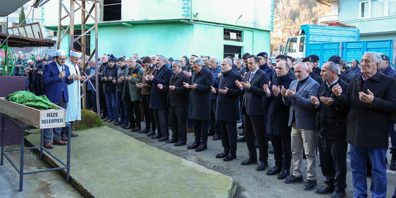 Rize Valisi Baydaş, Şehit Babasının Cenaze Törenine Katıldı