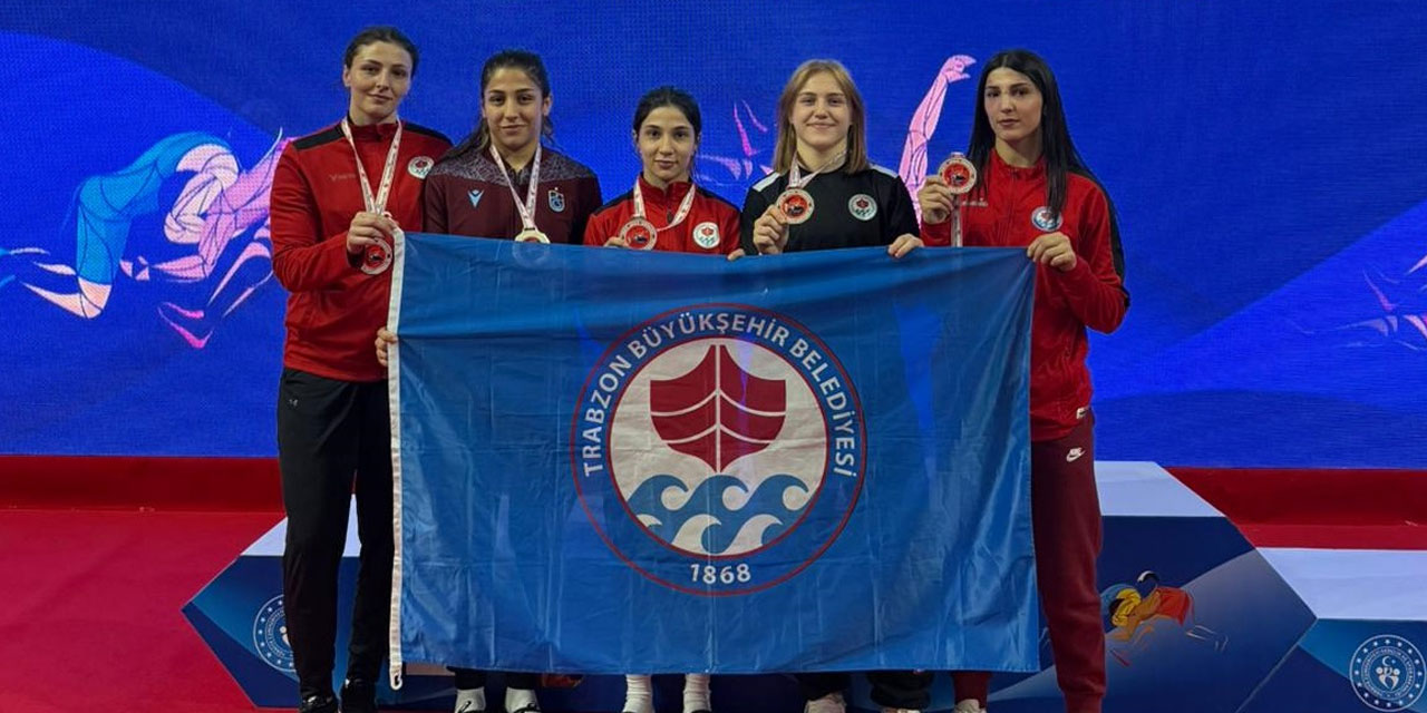 Trabzonlu Kadın Güreşçiler Şampiyonada Madalyaları Topladı