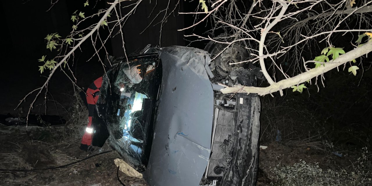 Otomobil şarampole yuvarlandı: 3 yaralı