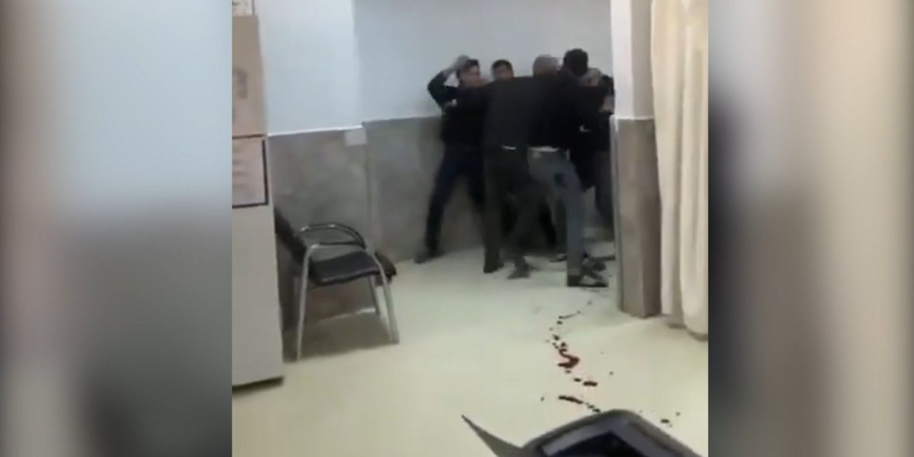 Şanlıurfa'da acil serviste bıçaklı kavga kamerada : 5 yaralı