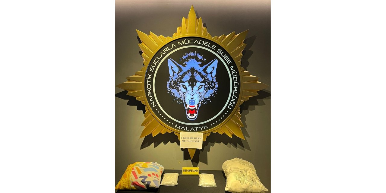 Malatya'da yastıkta uyuşturucu taşıyan 2 şüpheli tutuklandı