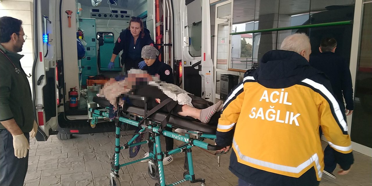 Eski eşi tarafından cadde ortasında bıçaklanan Tuğba, ağır yaralandı