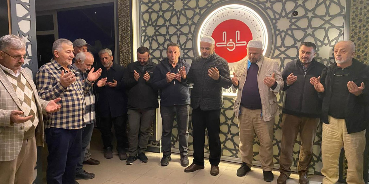 Rizeli Umre Yolcuları Dualarla Kutsal Topraklara Uğurlandı