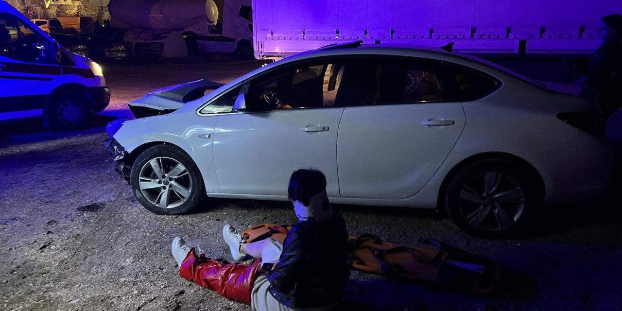 Nevşehir'de iki araca çarpan otomobil sürücüsü kaçtı: 5 yaralı