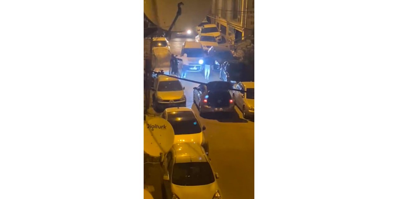 İstanbul-İstanbul'da tekme ve yumruklu trafik kavgaları kamerada