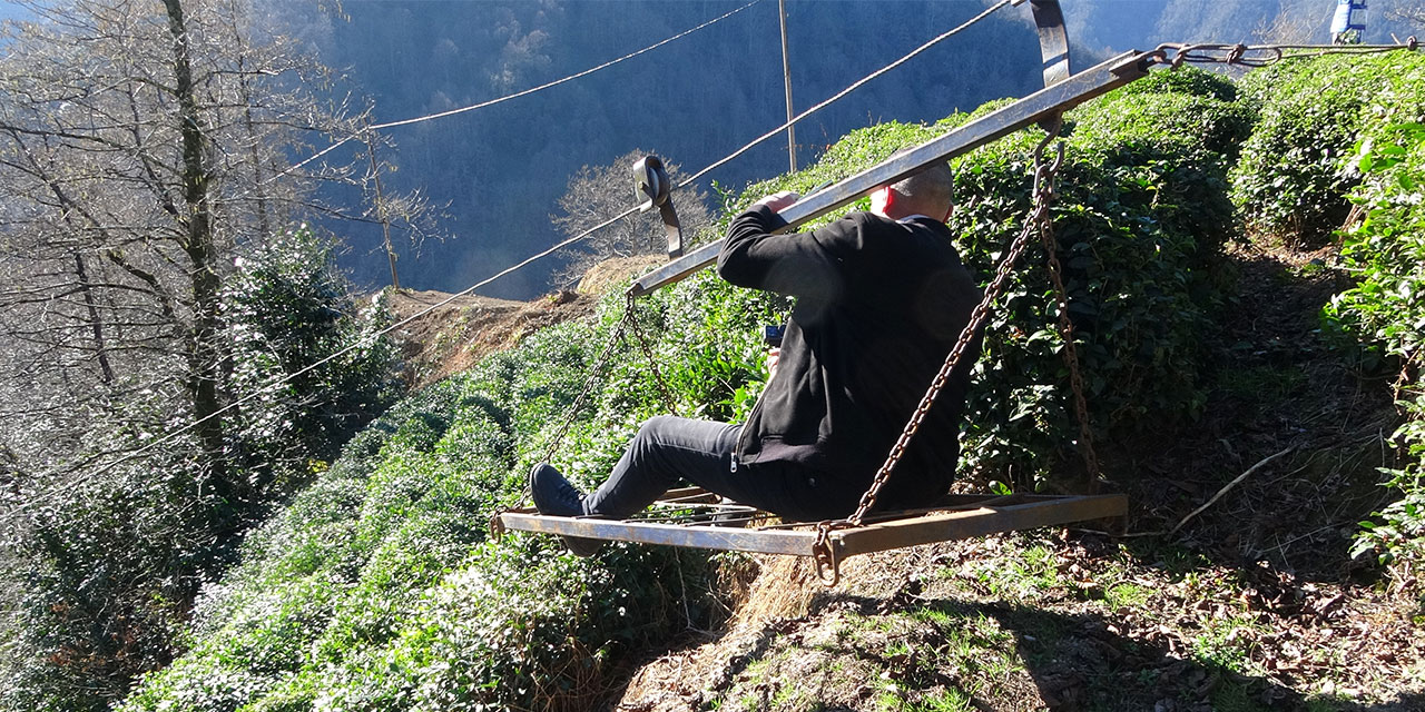 Rize'de yol yapıldı, teleferikle tehlikeli yolculuk son buldu