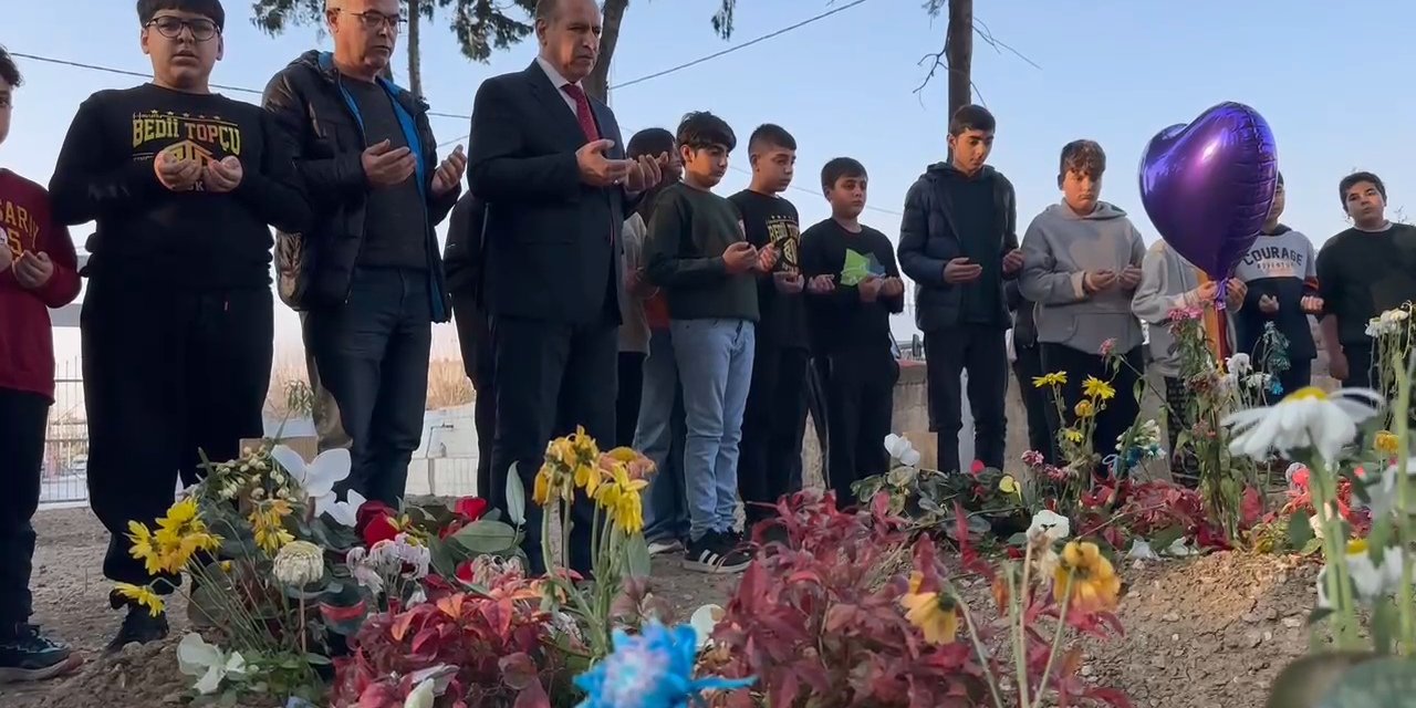 Kartalkaya'daki Otel Yangınında Ölen Doğan Ailesi, Okulların Açıldığı İlk Gün Mezarları Başında Anıldı