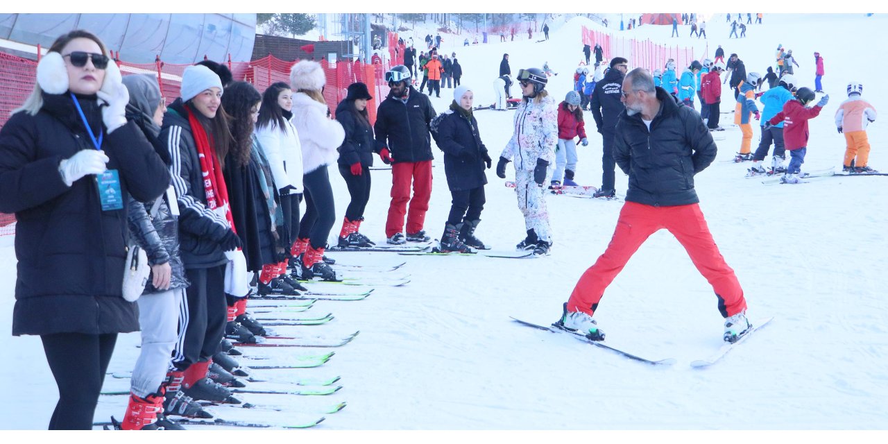 Kış Kampında Kayak, Buz Pateni Ve Körling Sporunu Öğrenecekler