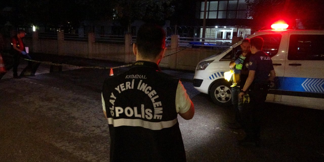 Evinin Önünde Tabancayla Vuruldu, Yaralı Halde Otomobille Hastaneye Gitti