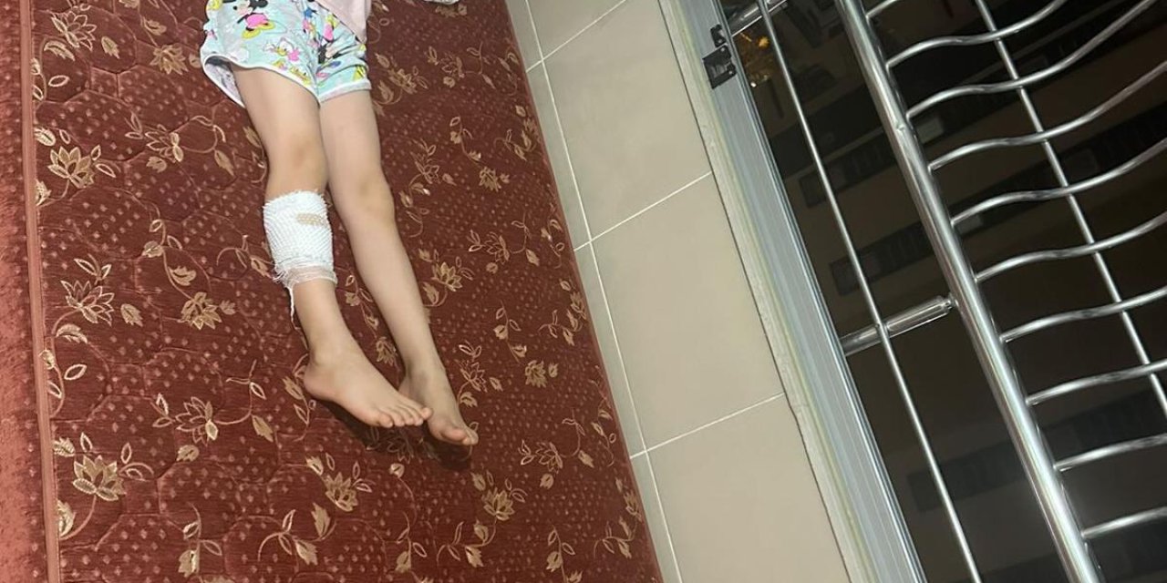 Adana’da Balkonda Uyuyan Çocuk, Bacağına İsabet Eden Yorgun Mermiyle Yaralandı