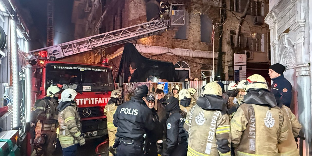 Kadıköy'de, Restorasyon Çalışması Yapılan Tarihi Karakolda Yangın: 1 Ölü