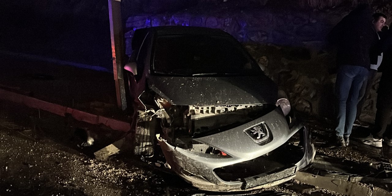 Gebze'de 2 otomobil çarpıştı: 5 yaralı