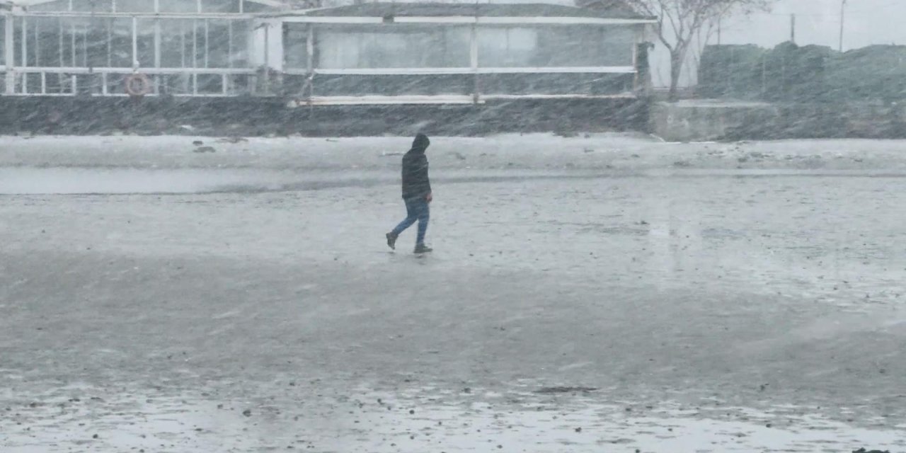 İstanbul - Silivri'de deniz metrelerce çekildi / Geniş haber - Ek görüntü