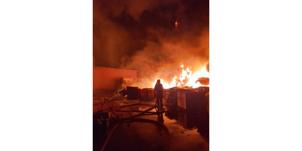 Kauçuk fabrikasında çıkan yangın, 4 saatte söndürüldü