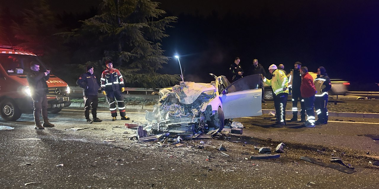 Uşak'ta, TIR'a arkadan çarpan otomobilin sürücüsü öldü