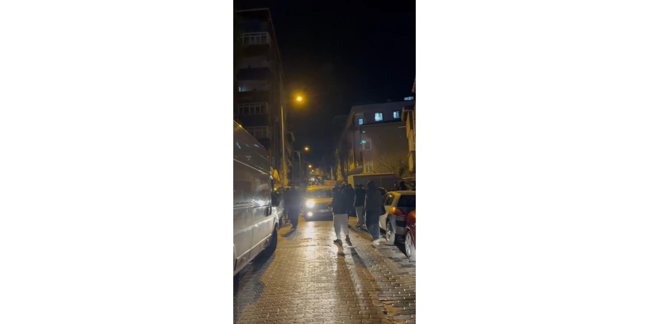Küçükçekmece'de 7 katlı bina duvarlarından gelen sesler üzerine tahliye edildi
