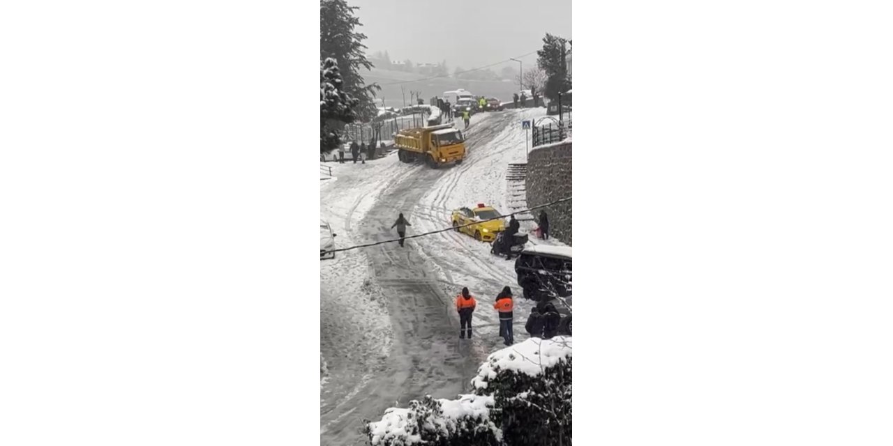 İstanbul - İstanbul’da kar yağışı sonrası yaşanan kazalar kamerada
