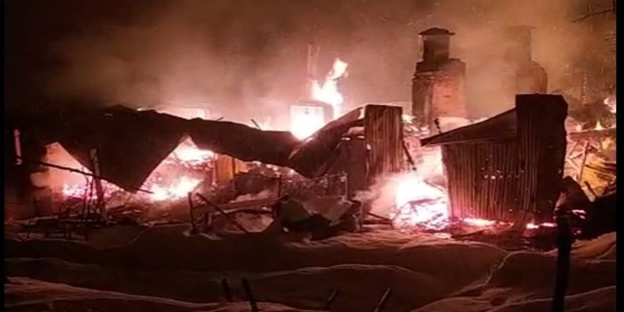 Trabzon’da 2 katlı ahşap ev yandı