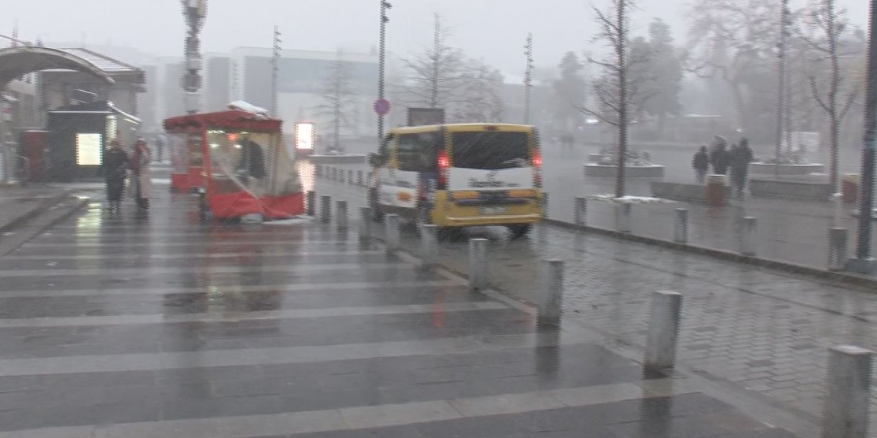 İstanbul - Beşiktaş ve Mecidiyeköy'de kar yağışı