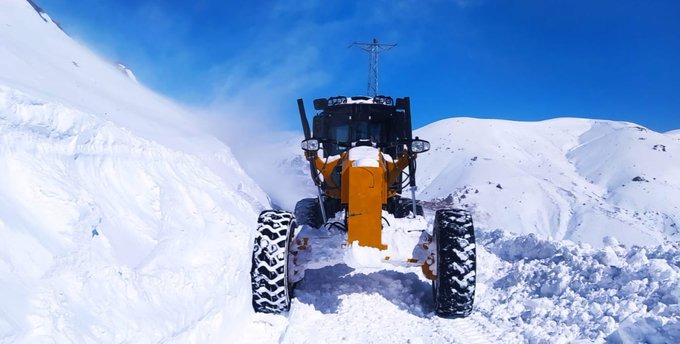 Elazığ'da 105 Köy Yolu Kardan Ulaşıma Kapandı (2)