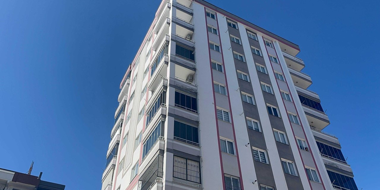 Polis memuru balkondan ateş açıp, kendini eve kilitledi; İl Emniyet Müdürü ikna etti