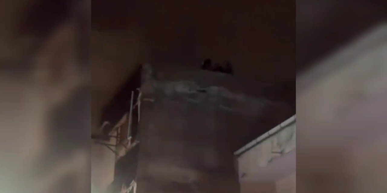 Küçükçekmece'de Mobilya Atölyesindeki Yangın İki Binaya Sıçradı; Çatıda Mahsur Kalan 6 Kişi Kurtarıldı