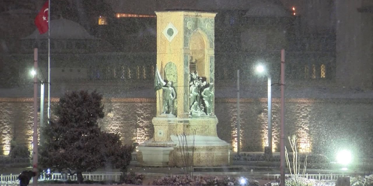 İstanbul'da kar, gece saatlerinde etkili oldu