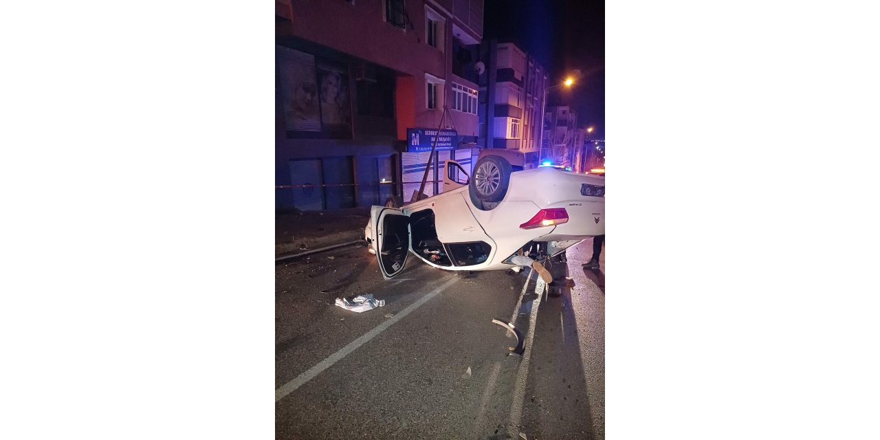 Minibüsle otomobil çarpıştı: 2 ölü, 2 yaralı