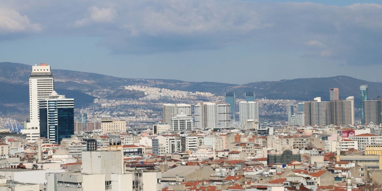 İzmir'de Hava Kirliliği 6 İlçede Ulusal Değerlerin Üzerinde