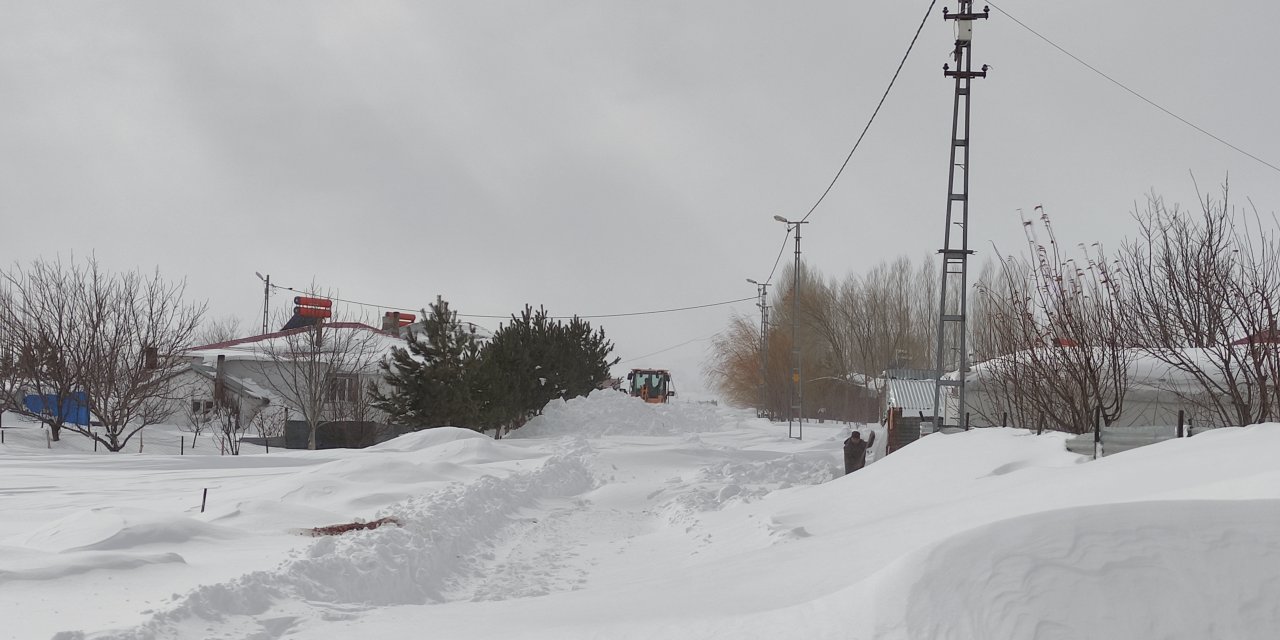 Karlıova'da Eğitime 'Kar' Engeli