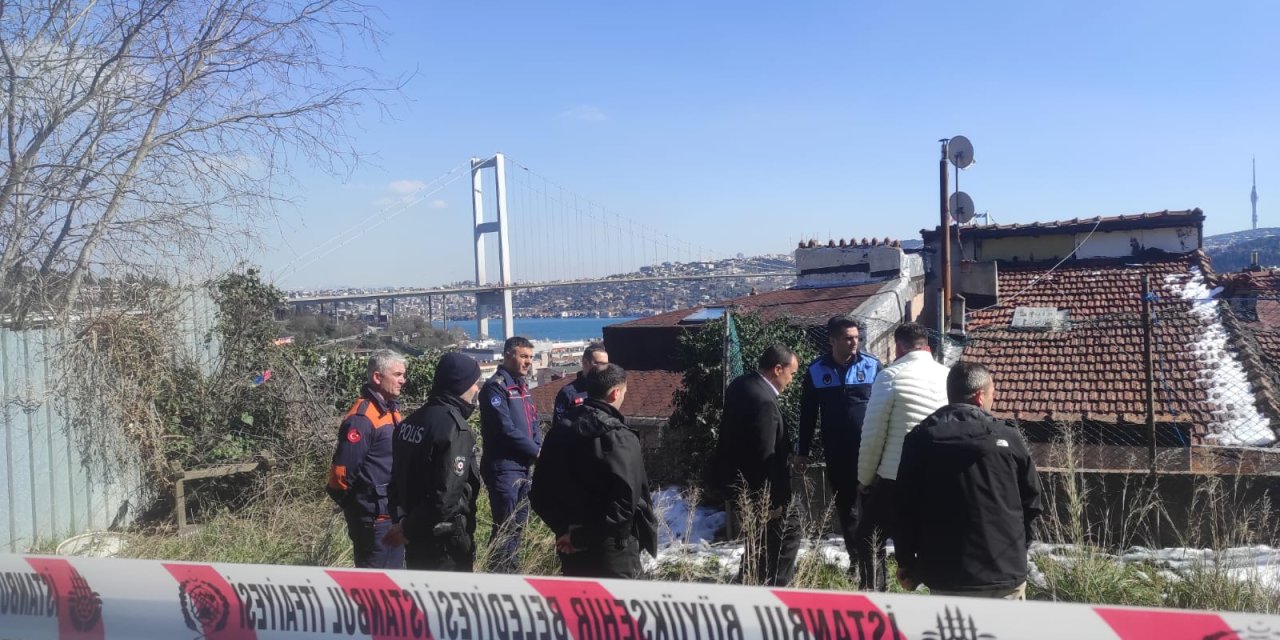 İstanbul- Beşiktaş'ta Toprak Kayması; Toprak Ve Kaya Parçaları Evlere Girdi