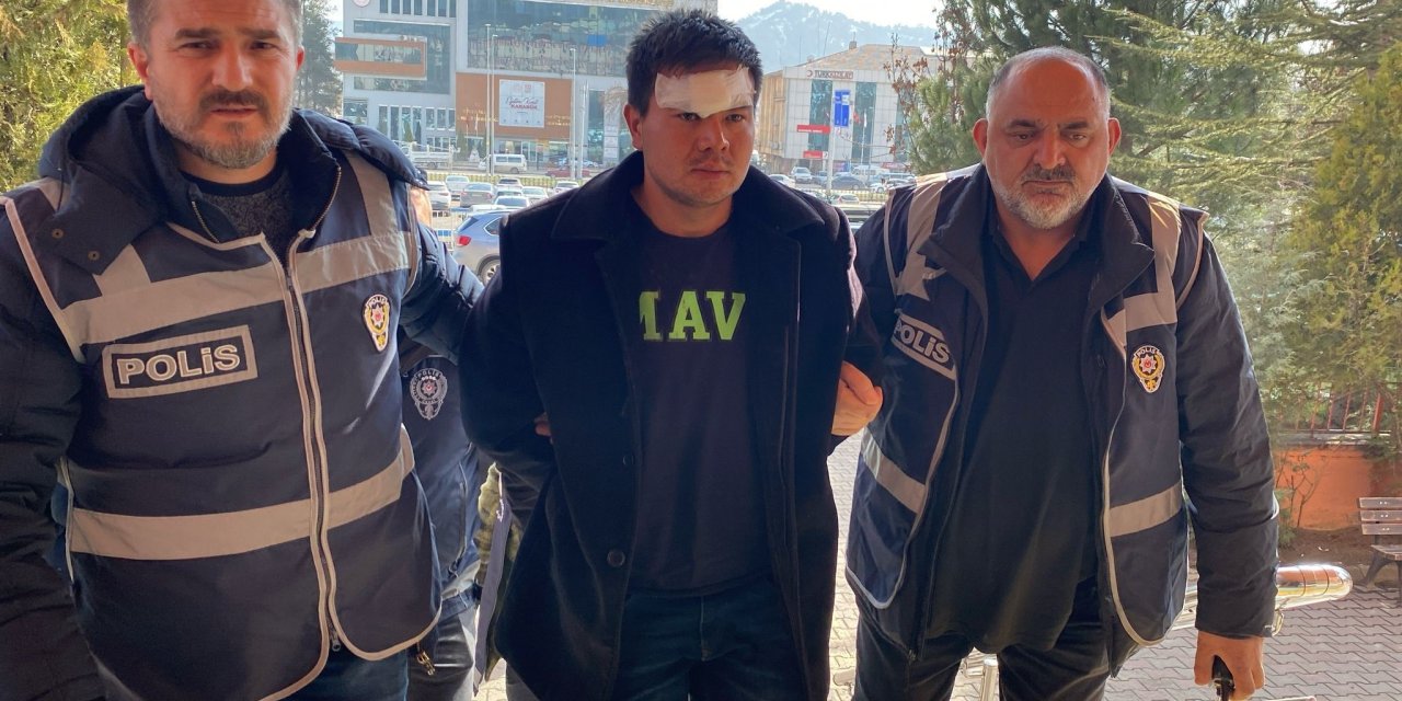 Kardeşi ve yengesini öldüren şüpheliyi bindiği taksinin şoförü yakalatmış