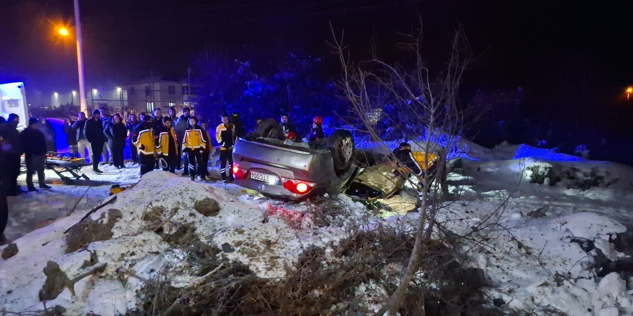 Buzlu yolda otomobil takla attı; yaralılar itfaiye tarafından kurtarıldı
