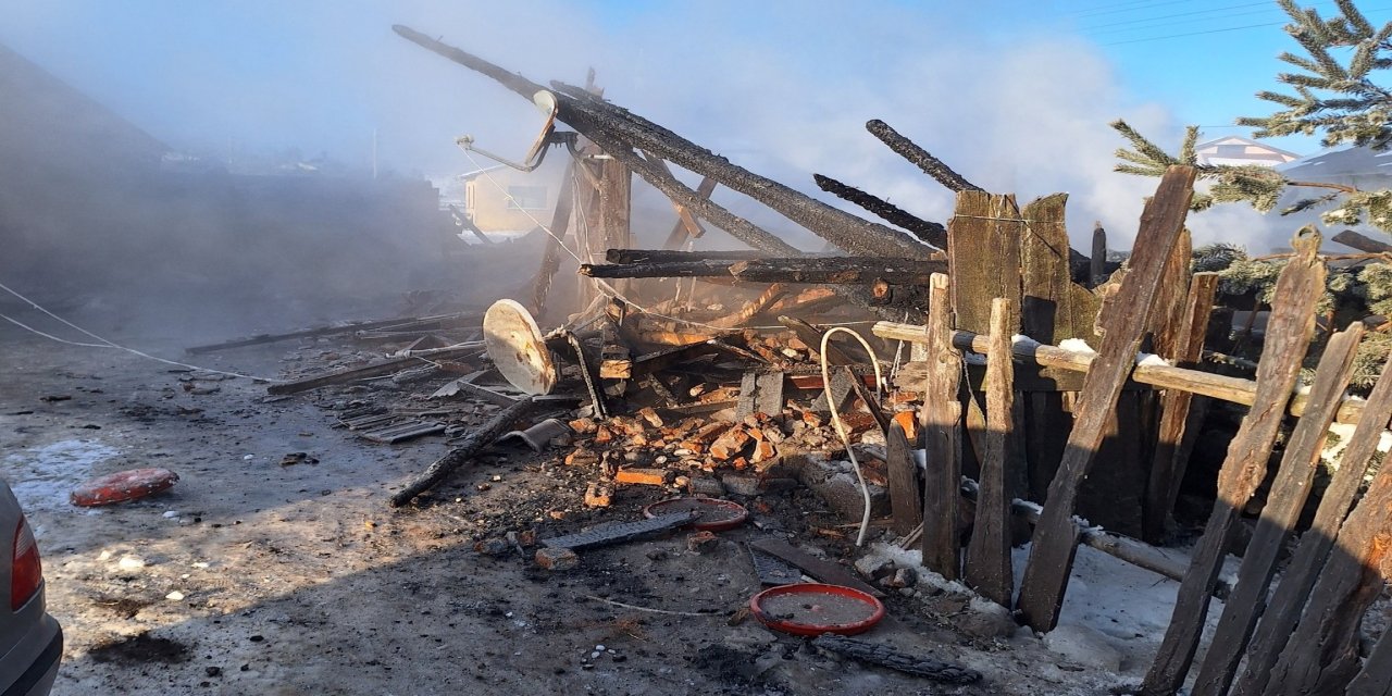 2 katlı ahşap evde yangın; 1 ölü, 1 yaralı