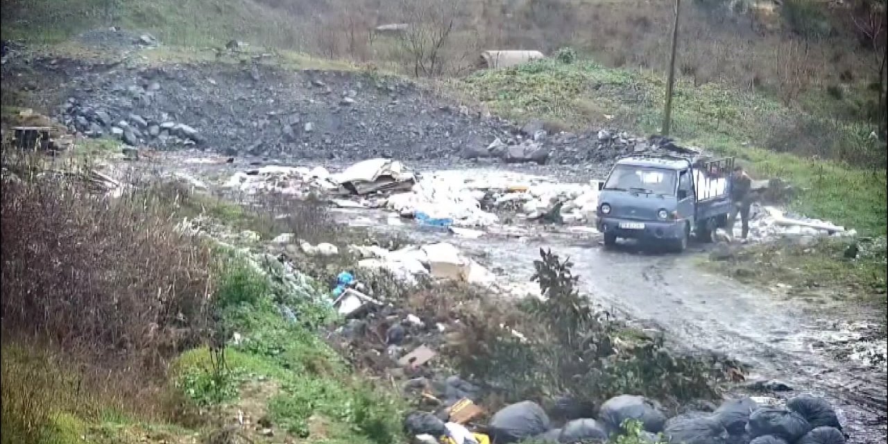 Avcılar'da Kaçak Moloz Dökümü Kamerayla Tespit Edildi, 2 Kişiye 80 Bin Tl Ceza Kesildi