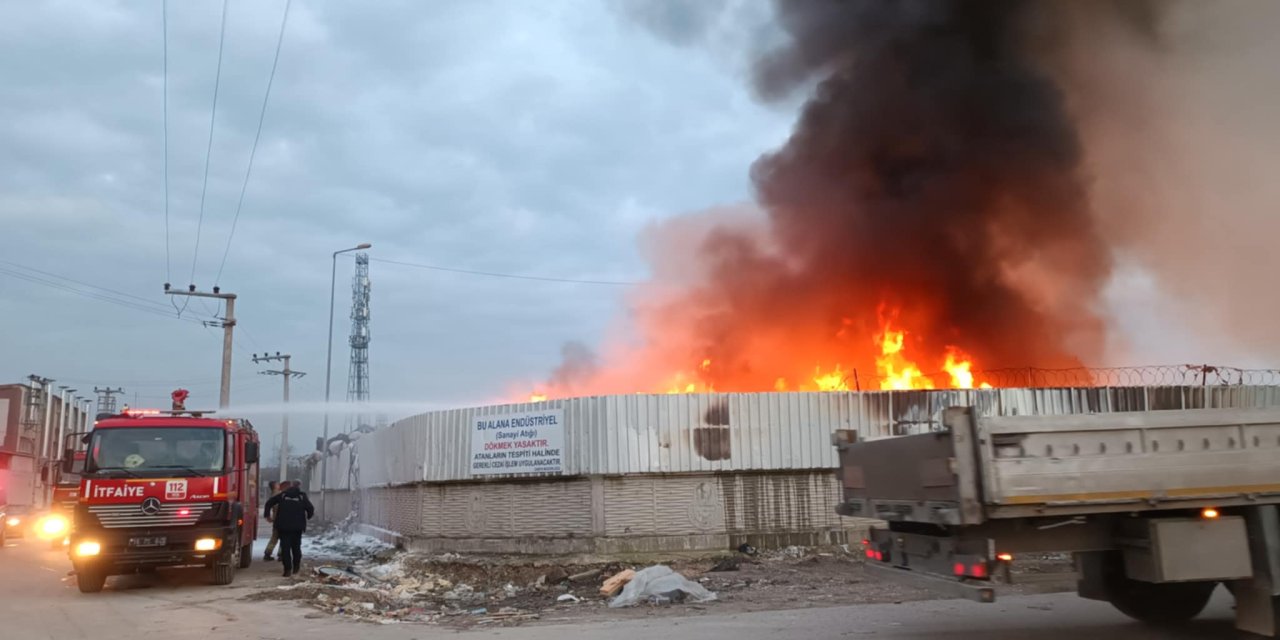 Bursa'da çöp toplama merkezinde yangın