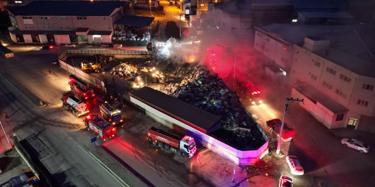 Bursa'da çöp toplama merkezinde yangın (2)