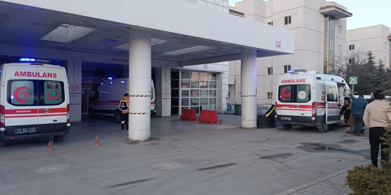 Kırıkkale'de 1 Öğretmen Ve 28 Öğrenci, Gıda Zehirlenmesi Şüphesiyle Hastaneye Kaldırıldı