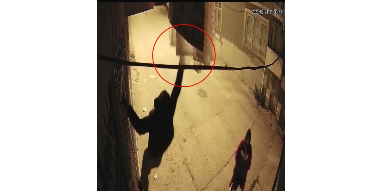 Bursa'da perde ve battaniye hırsızlığı kamerada