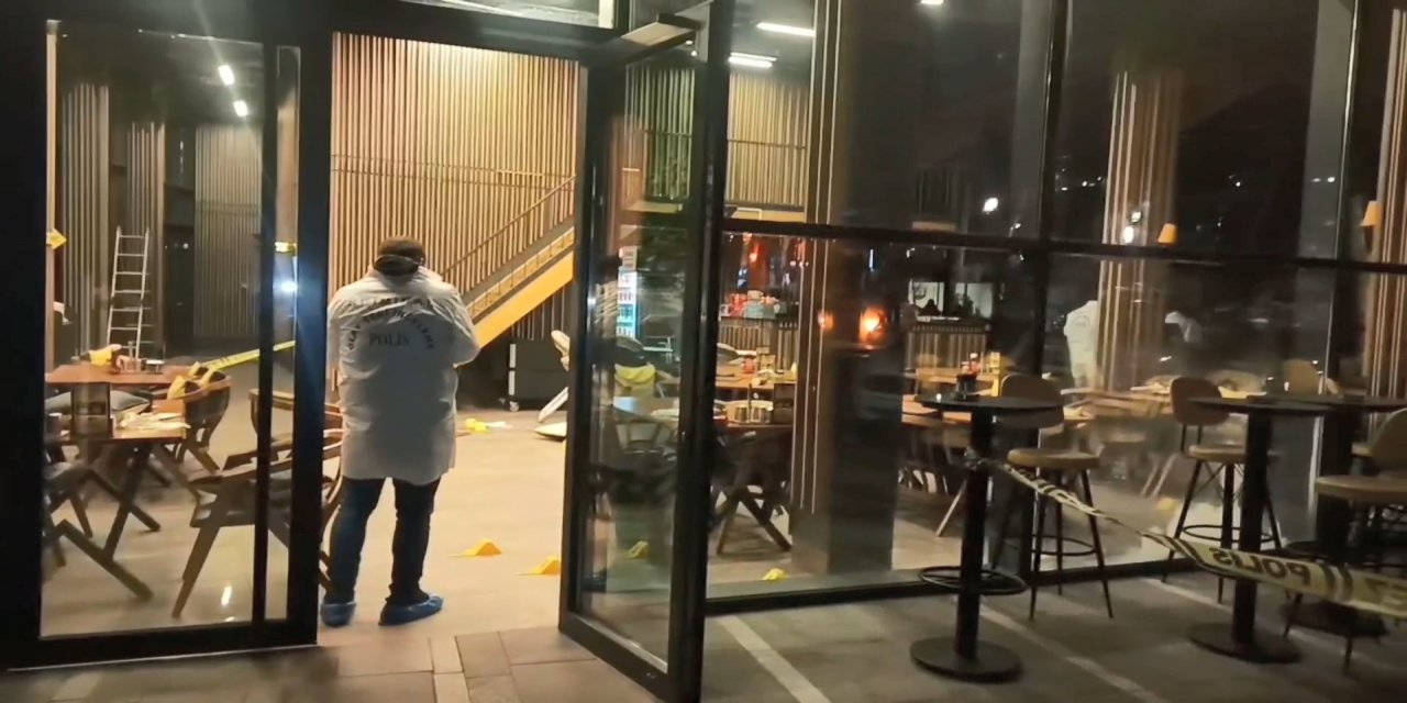 Başakşehir'de restoranda buluşan 2 arkadaşa silahlı saldırı: 1 ölü