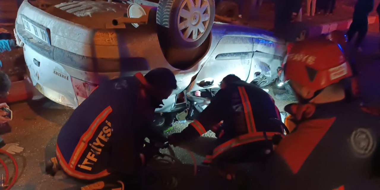 Refüje çarpan otomobil, ters döndü; 1 ölü, 1 yaralı