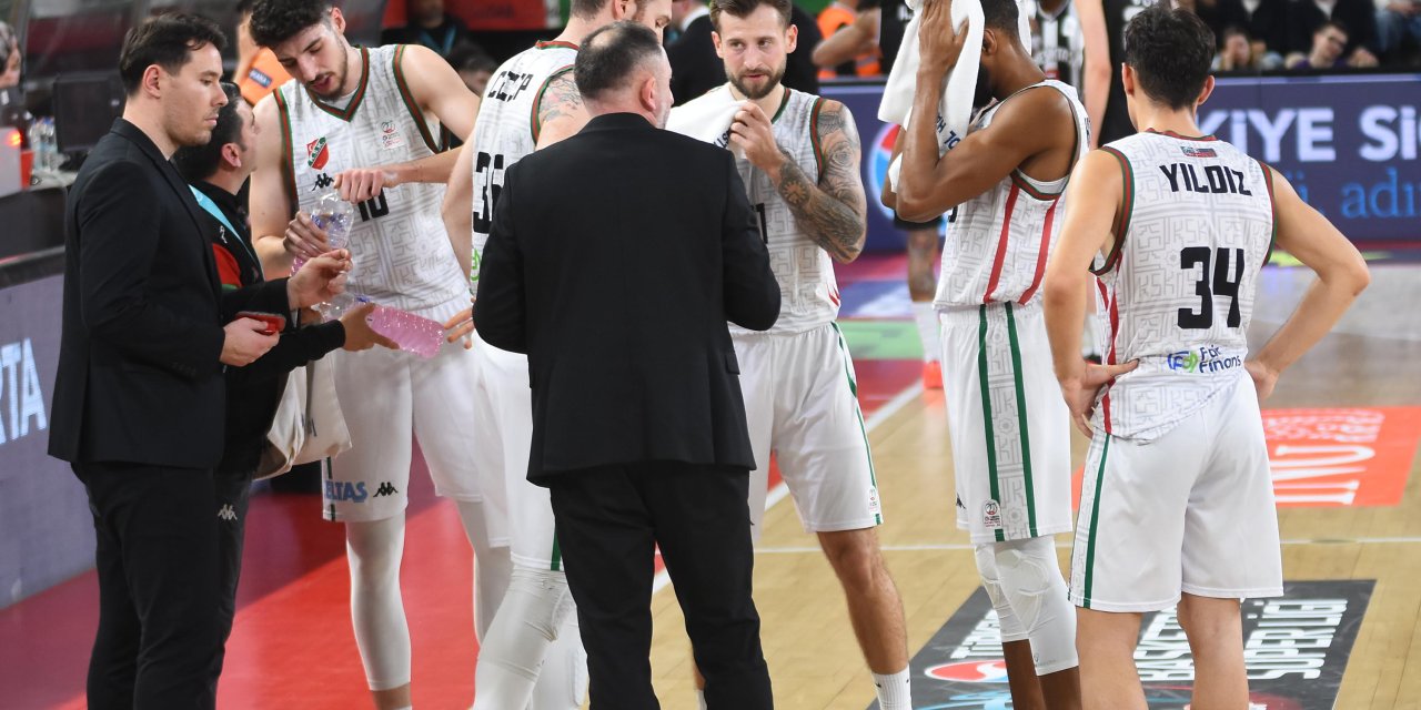 Karşıyaka potada ne yapsa olmuyor