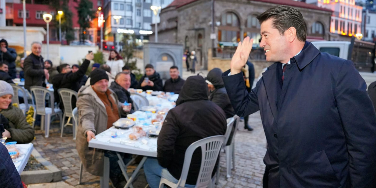 Başkan Kaya, ilk iftarını Kent Lokantası’nda vatandaşlarla birlikte yaptı